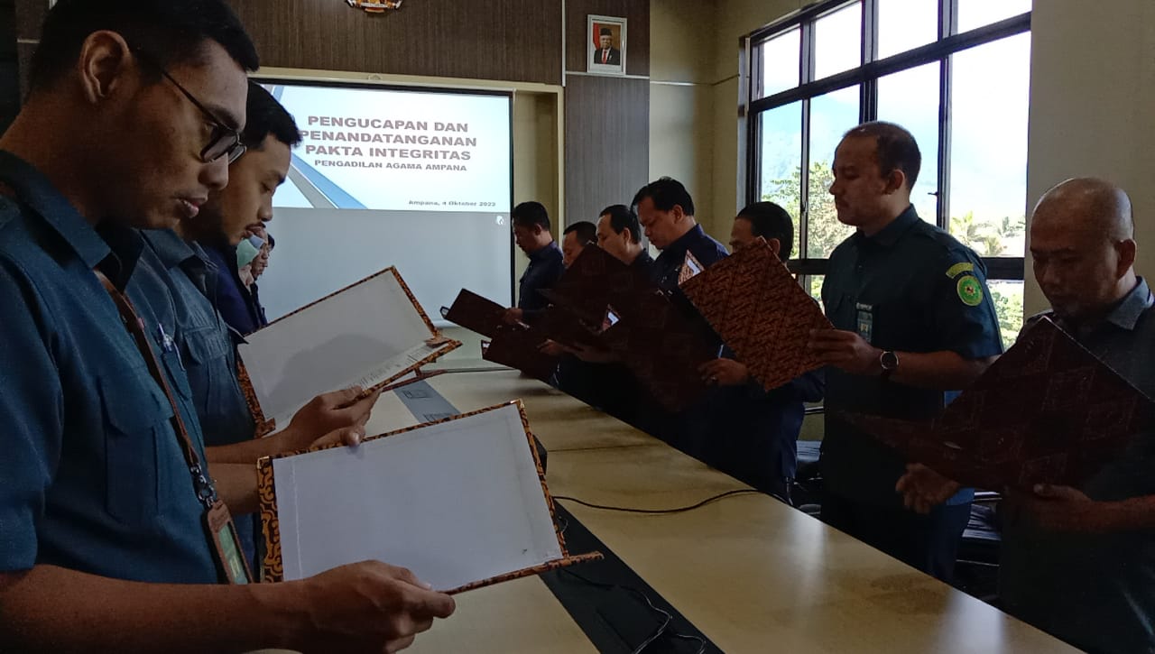 Foto_pengucapan_pakta_integritas_2.jpeg - 90.49 kB