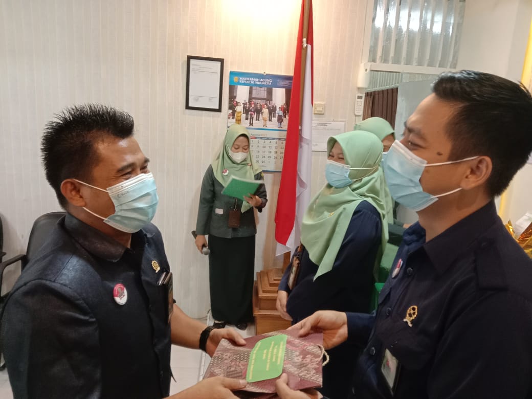 Foto_perpisahan_8.jpeg - 76.63 kB