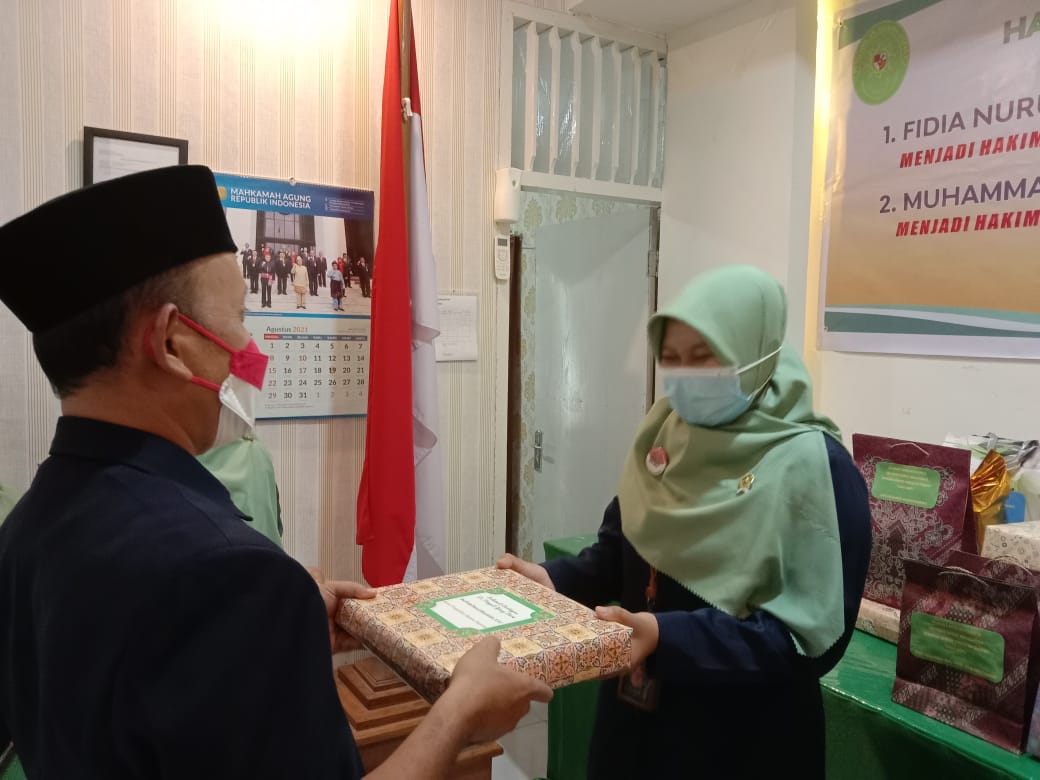 Foto_perpisahan_9.jpeg - 80.10 kB