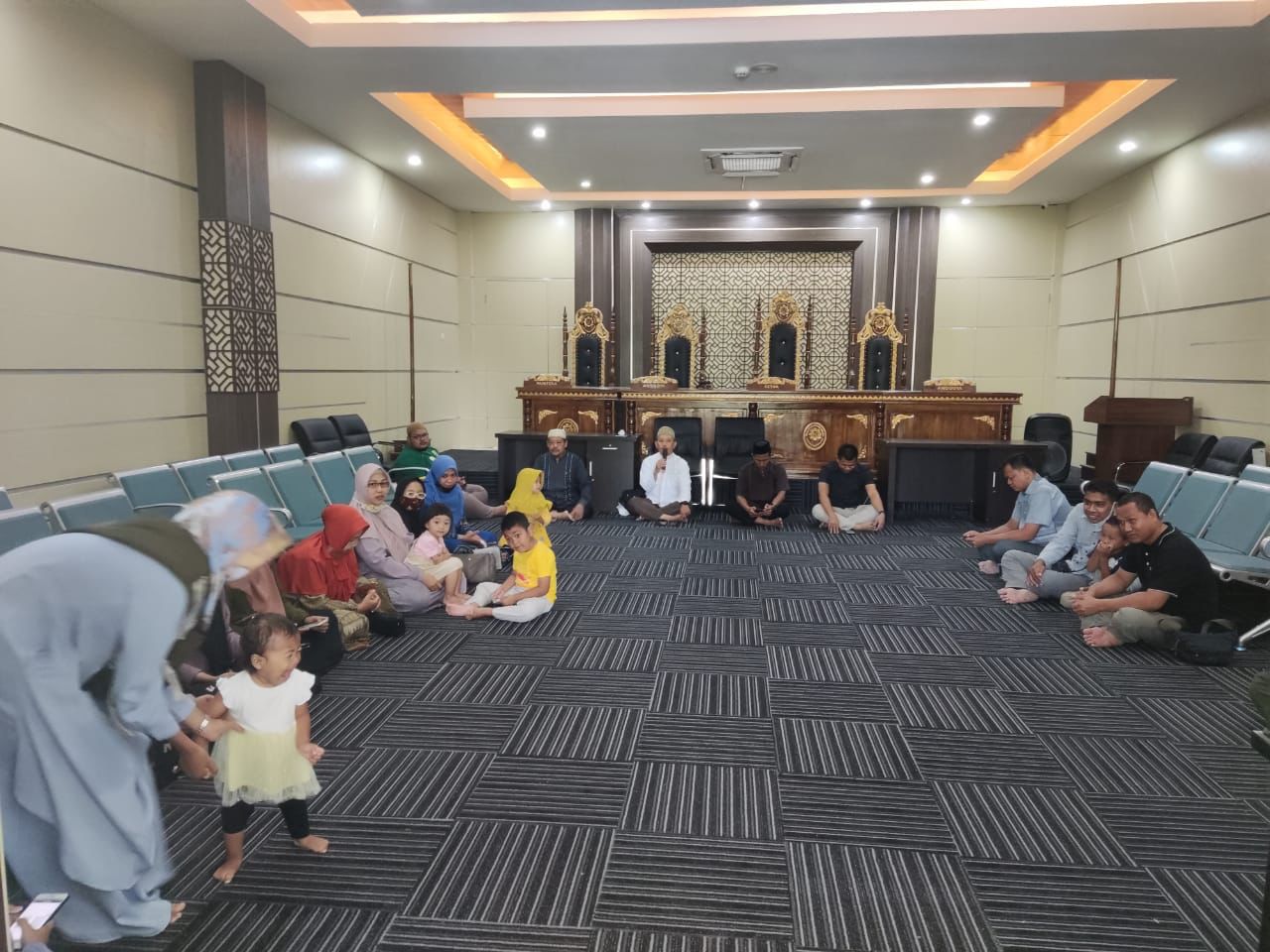 Foto_syukuran_1.jpeg - 187.06 kB