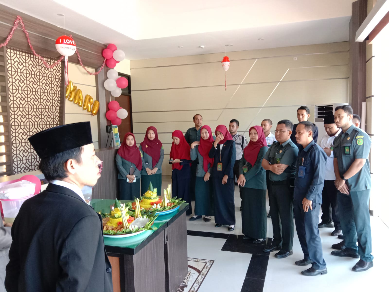 Pemotongan_tumpeng.jpeg - 192.63 kB