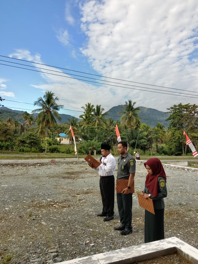 upacara_hut_mari_ke_77_1.jpeg - 158.02 kB